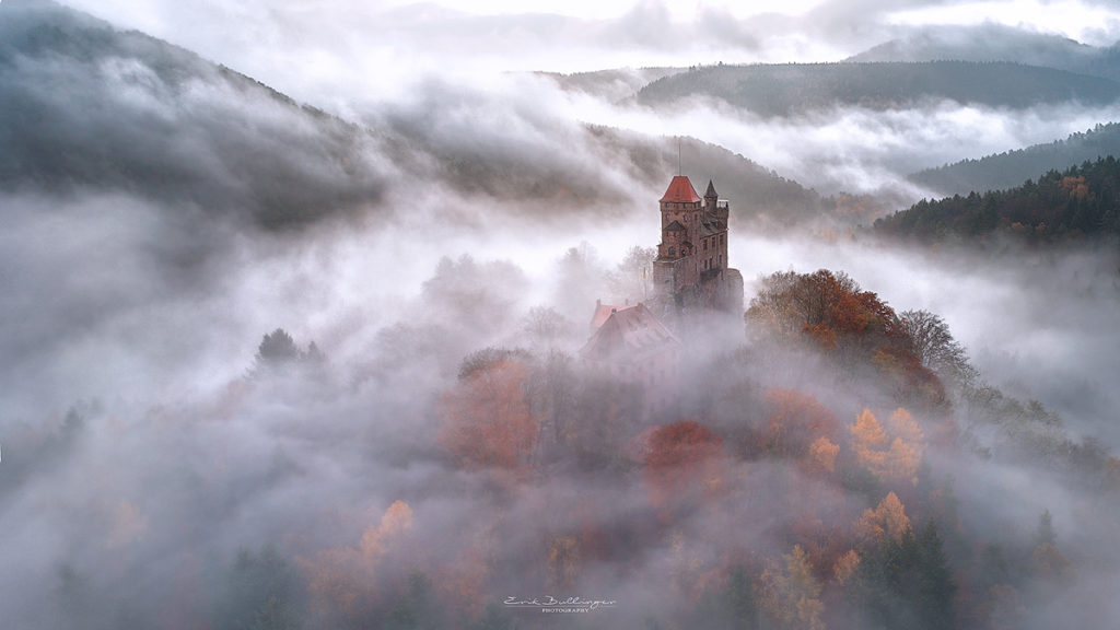 Burg Berwartstein im Herbstnebel